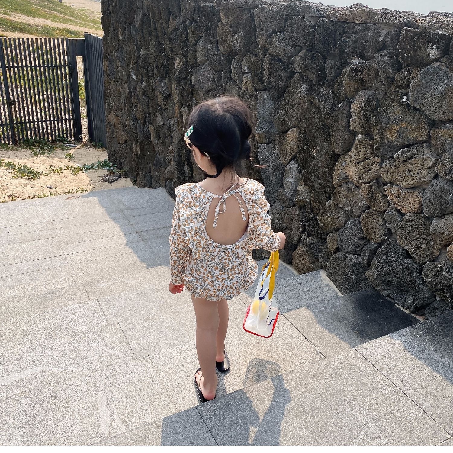 キッズファッション 花柄長袖ラッシュガード帽子付き水着セット