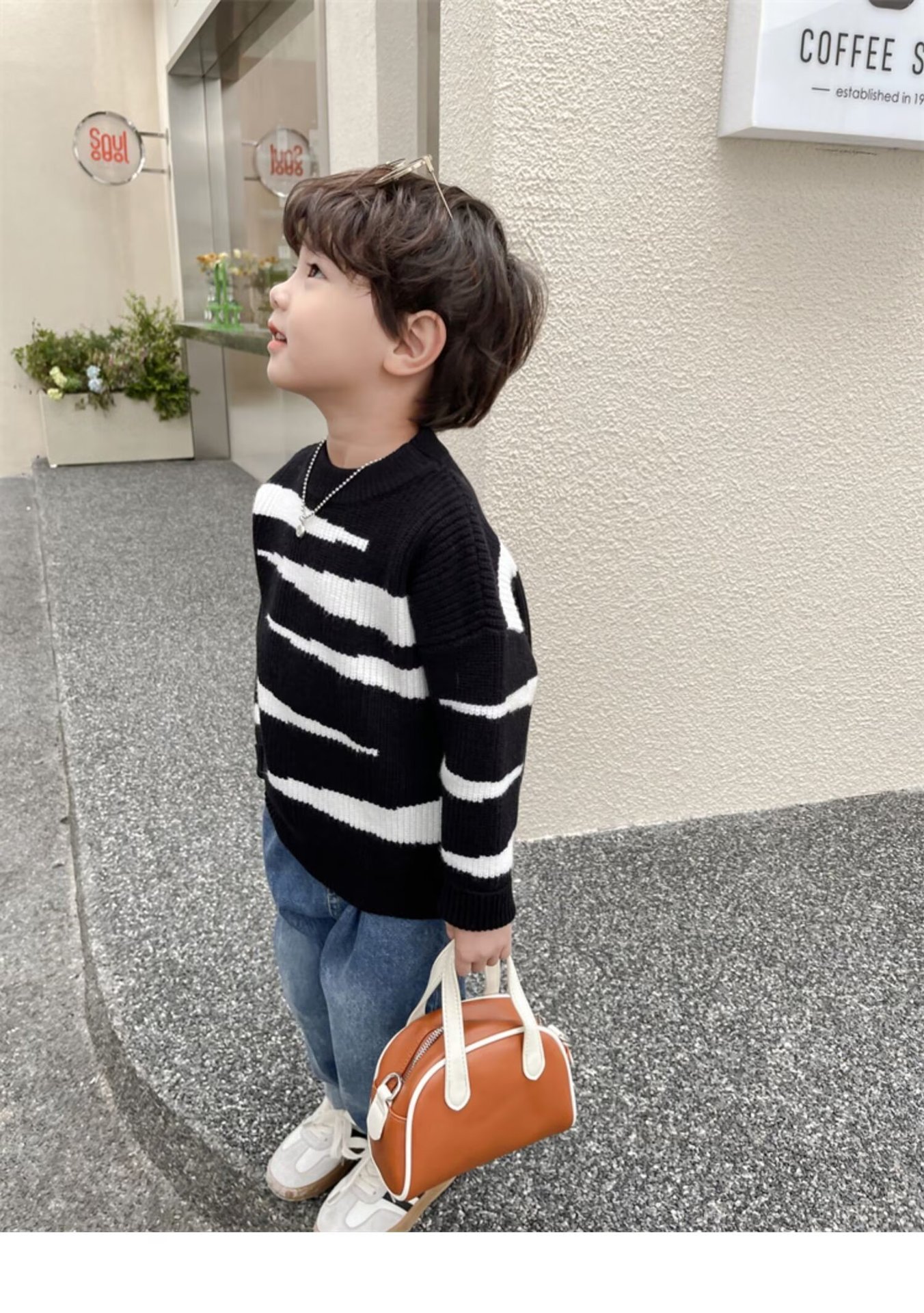 キッズファッション 男の子用ゆったりボーダー柄長袖丸首セーター