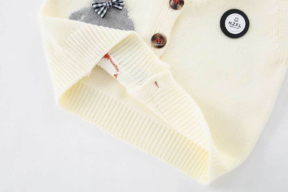 キッズファッション あひるちゃん刺繍のかわいいニットベスト