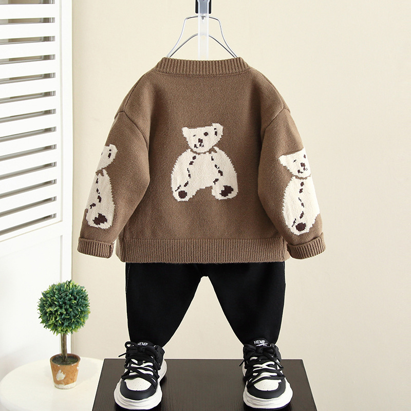 キッズファッション くまさん刺繍の可愛らしい丸襟カーディガン