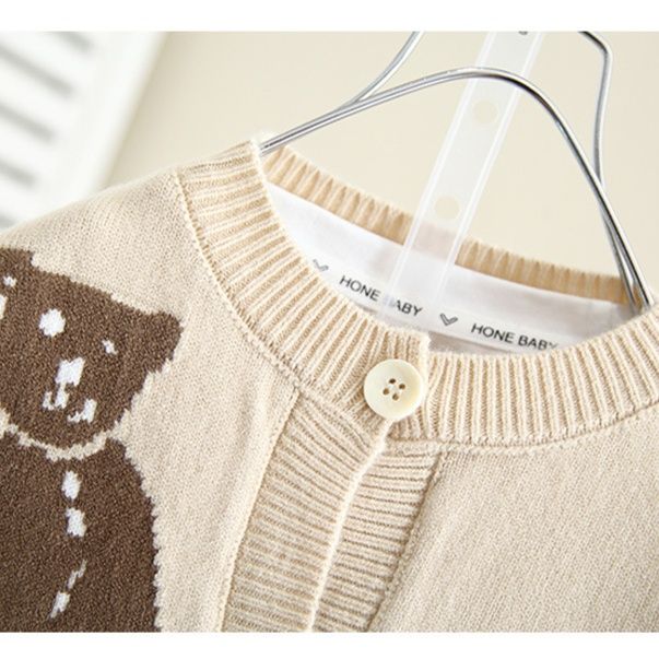 キッズファッション くまさん刺繍の可愛らしい丸襟カーディガン