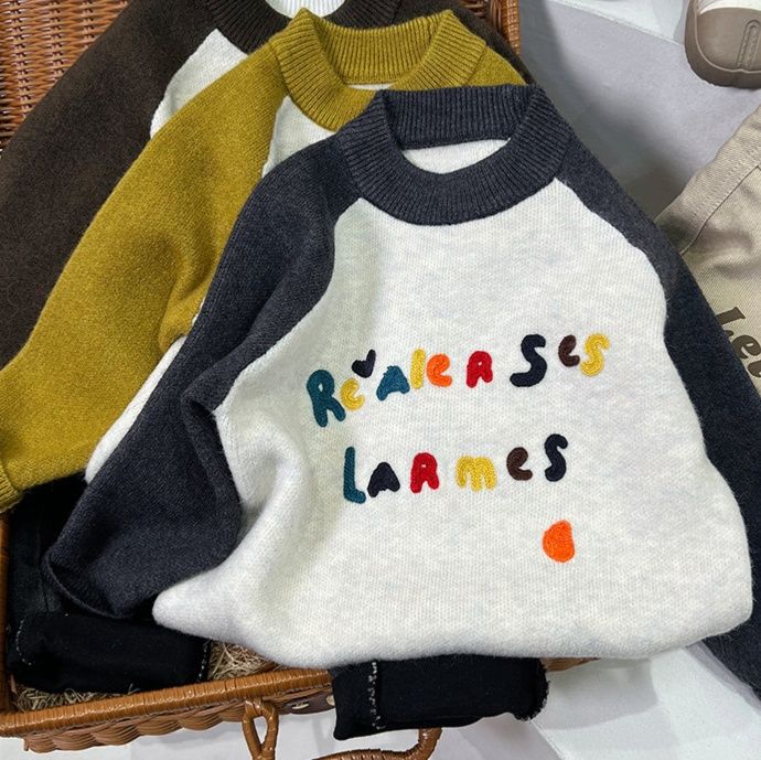 キッズファッション 文字刺繍入りラグランスリーブニットセーター