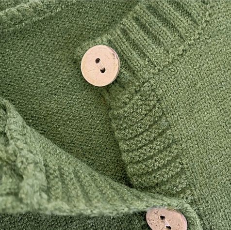 キッズファッション ぞうさん刺繍の袖なしニットカーディガン