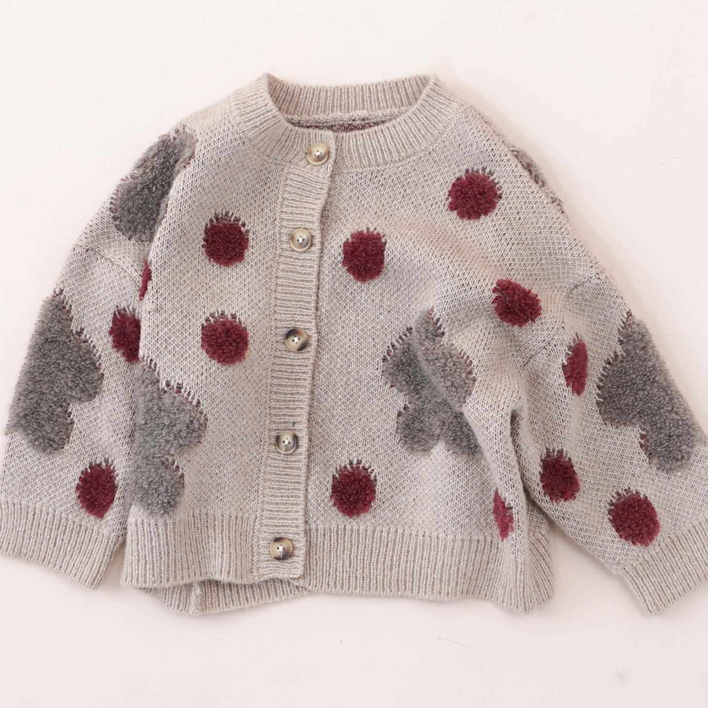 キッズファッション ふわふわドット刺繍の丸襟ニットカーディガン