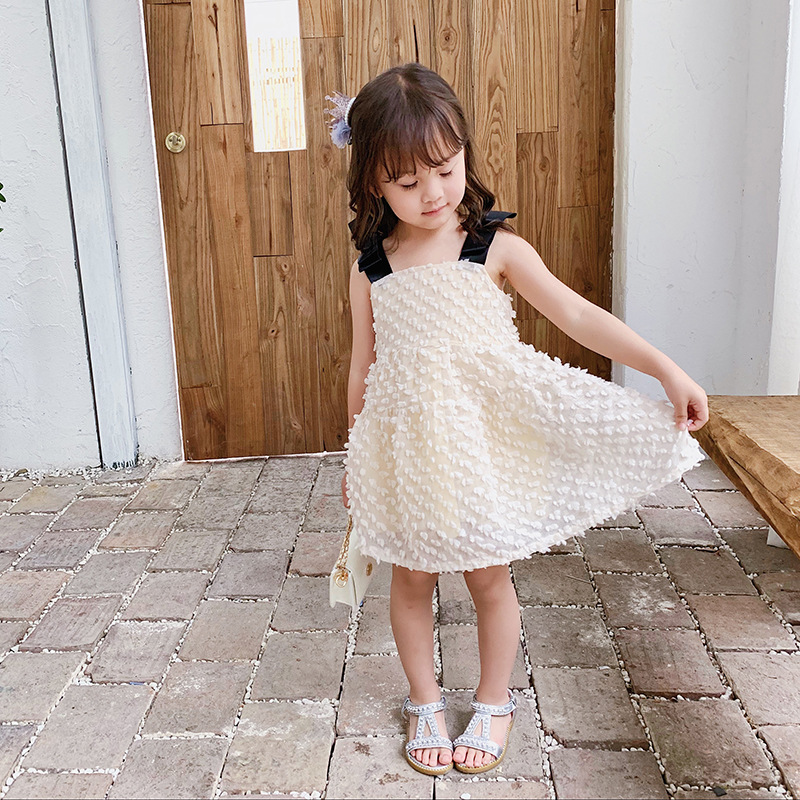 https://fulmo-img-server.com/everyday-kids-outfits/19af00bc-f043-4594-910c-aa0c640a3b74.jpg