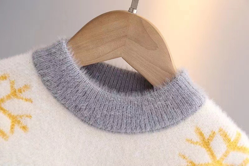 キッズファッション くまさん雪の結晶編み込み丸首長袖セーター