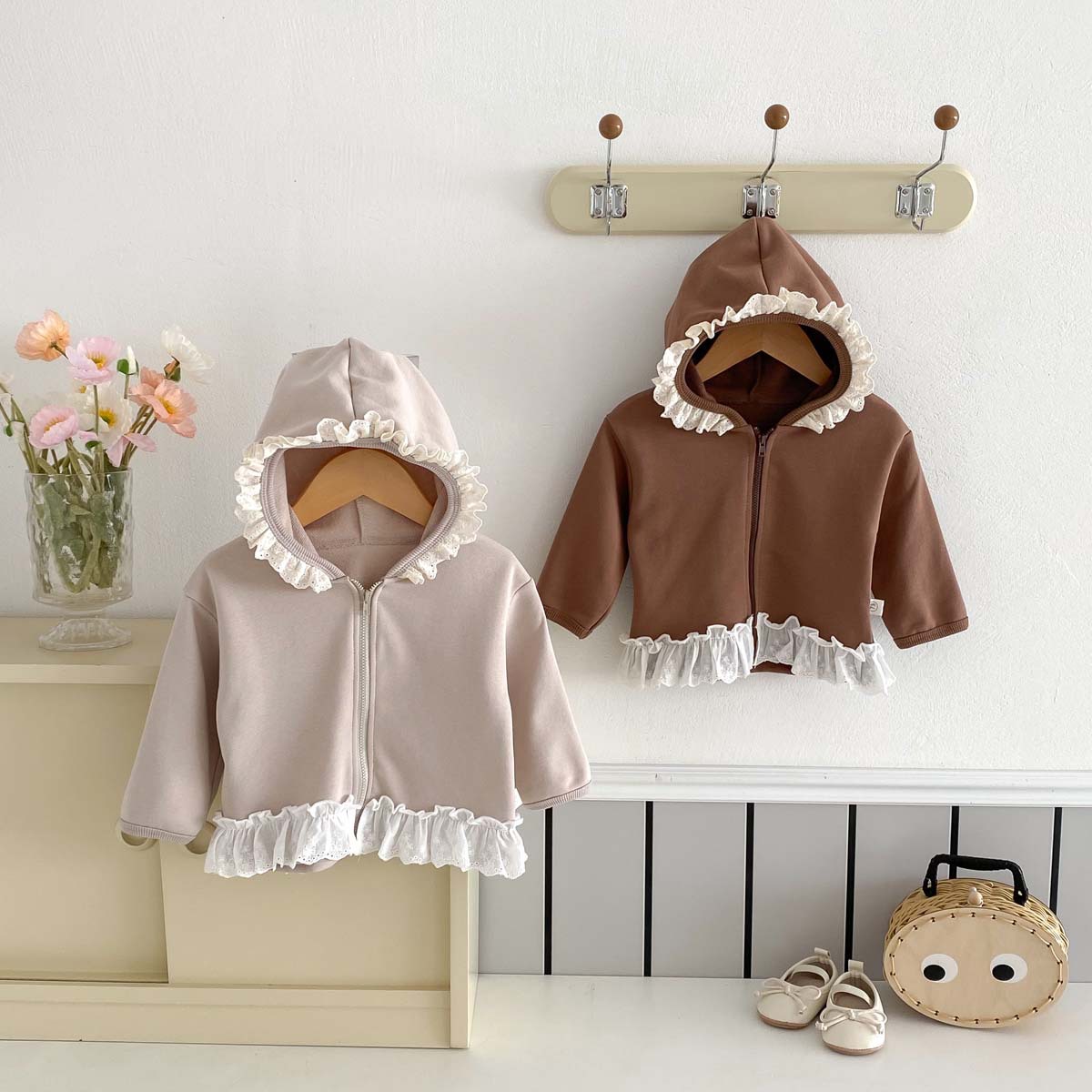 キッズファッション フリルフード付き裾レース切替ジップアップトレーナー