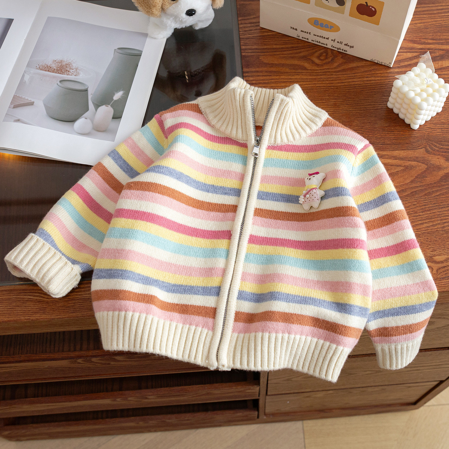 キッズファッション ニット　虹色ボーダー柄ジップアップニットカーディガン