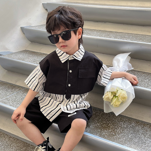 https://fulmo-img-server.com/everyday-kids-outfits/295d657e-ce8a-4a20-bf6e-55794874213b.jpg