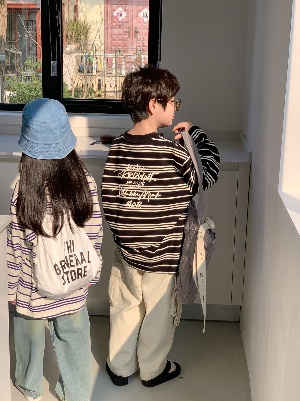 キッズファッション 男の子女の子兼用ボーダー柄長袖Tシャツ90-150センチ韓国風