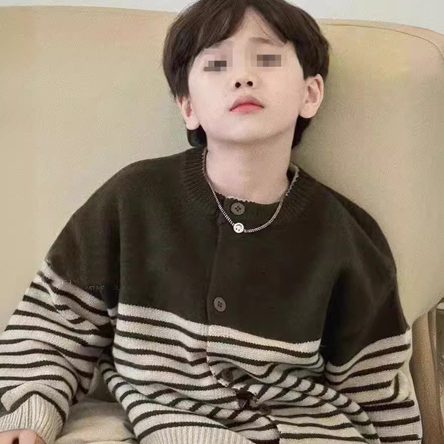 キッズファッション ボーダー切替ボタン付き丸首ニットカーディガン