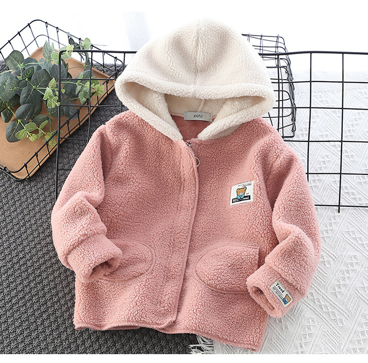 キッズファッション ふわふわボア素材のあったか子供用フード付きアウター