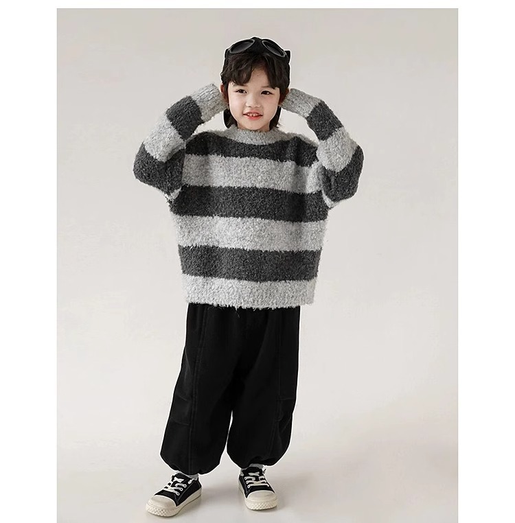 https://fulmo-img-server.com/everyday-kids-outfits/30e145b0-6591-408e-b305-f0ee4d523f9f.jpg