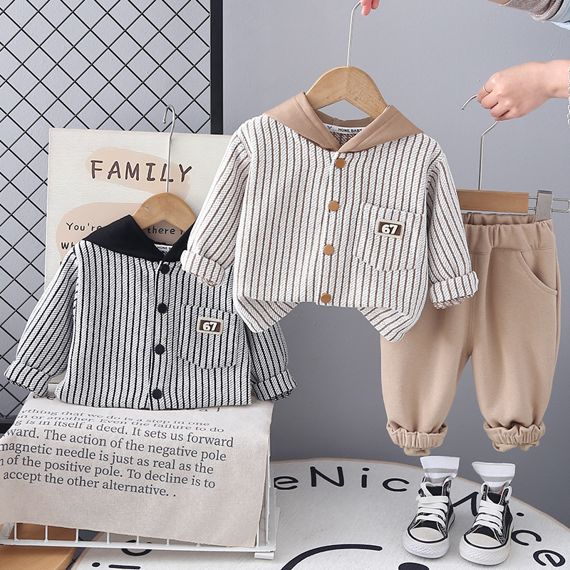 キッズファッション 縦縞模様のフード付きカーディガン風トレーナー