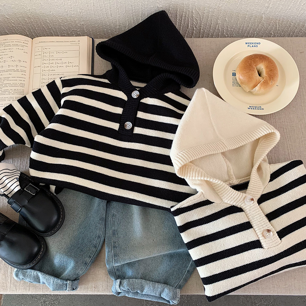 キッズファッション 太ボーダー柄ボタン付きフード付きニットカーディガン