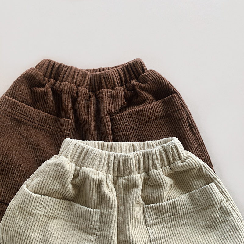 キッズファッション ふわもこコーデュロイ生地のゆったりショートパンツ
