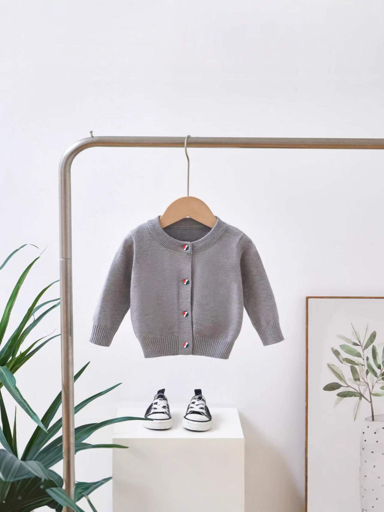 キッズファッション ニット　可愛いハートボタン付きベビーニットカーディガン
