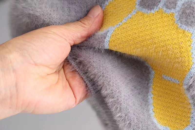 キッズファッション くまさん雪の結晶編み込み丸首長袖セーター