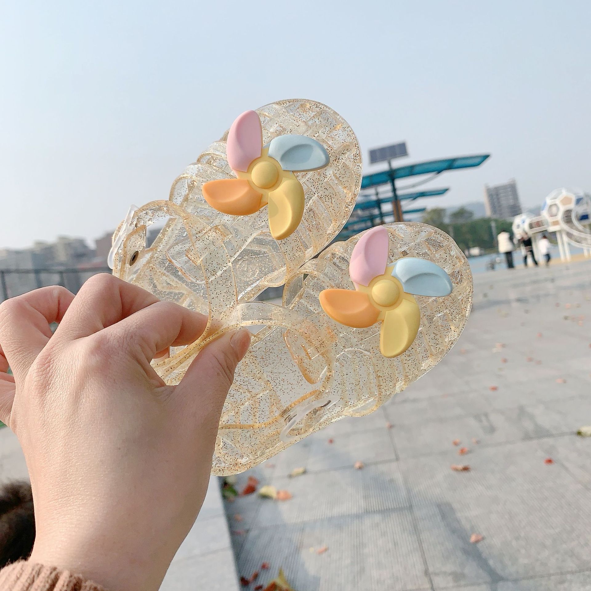 キッズファッション キラキラ花飾り付きクリアゼリーサンダル