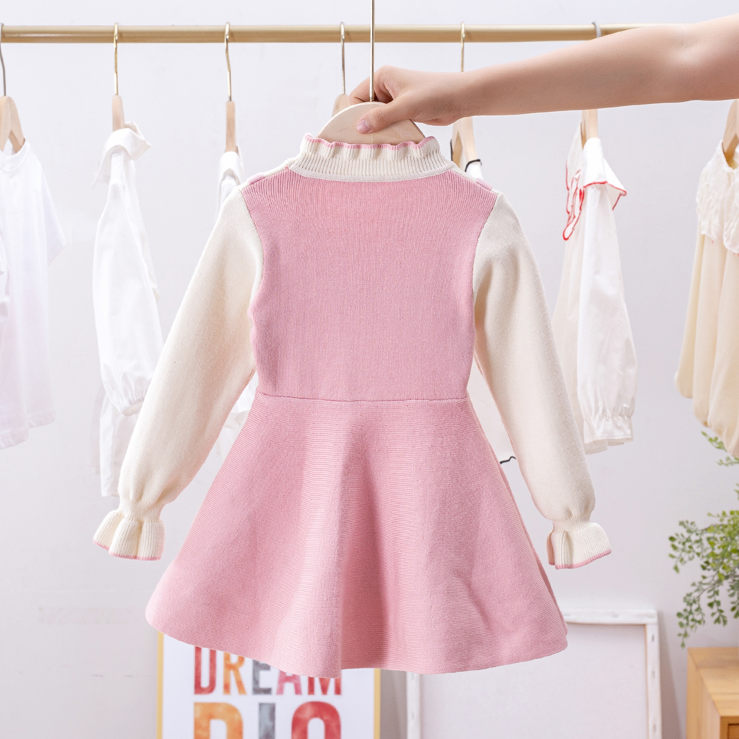 キッズファッション 花飾り付きニット重ね着風長袖ワンピース