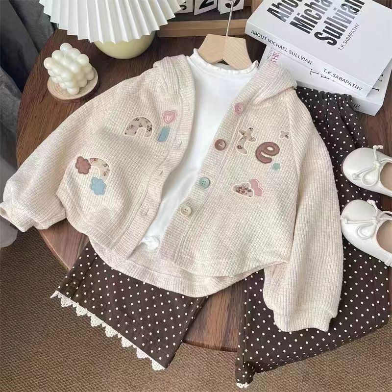 https://fulmo-img-server.com/everyday-kids-outfits/5027242b-ca5e-4e88-bf77-f74094c04fdc.jpg