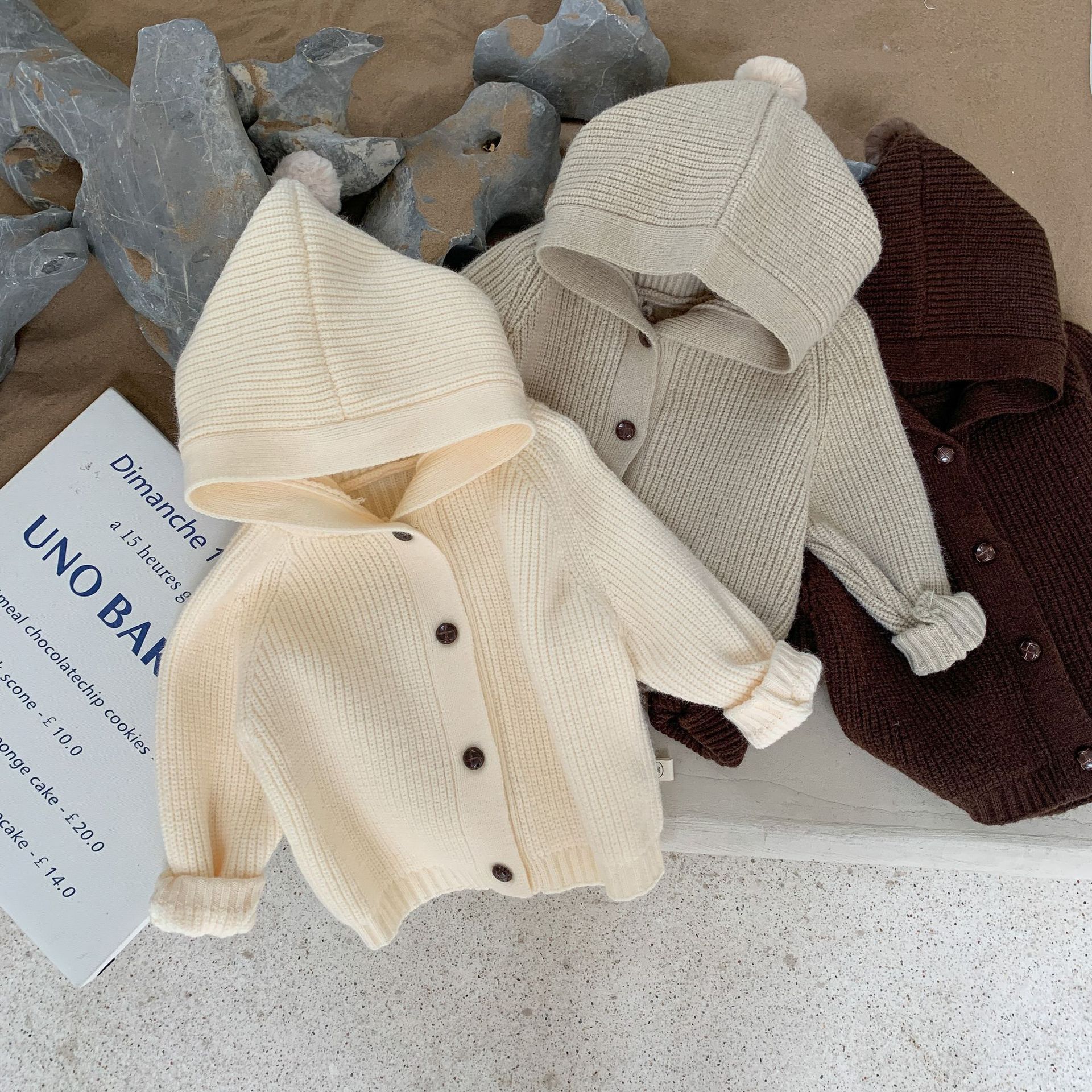 キッズファッション ぽんぽん付きフード一体型ニットカーディガン