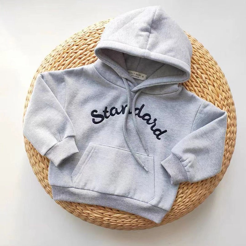 キッズファッション 文字刺繍入りフード付きトレーナー