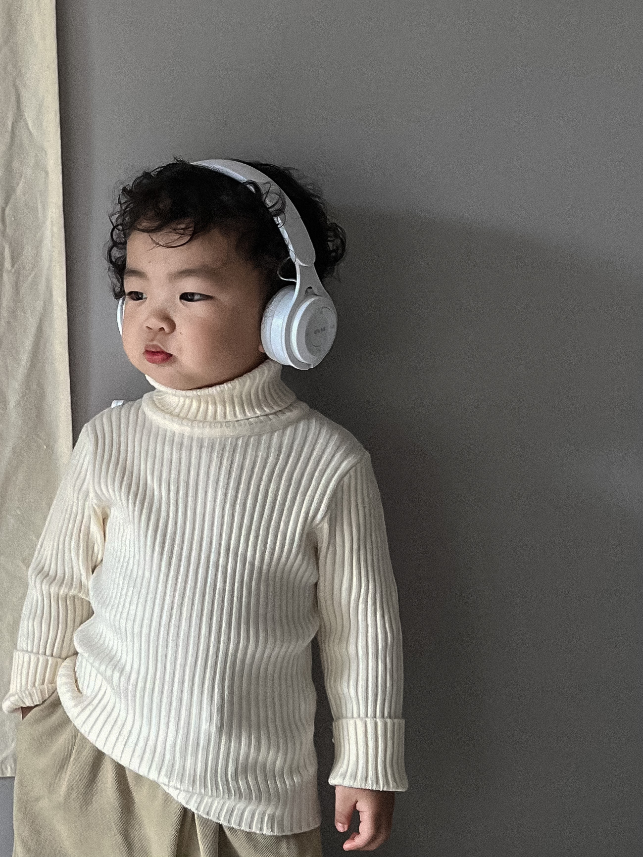 キッズファッション 縦リブ編みタートルネックニットセーター