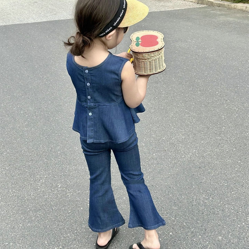 https://fulmo-img-server.com/everyday-kids-outfits/7724fae1-d29d-47aa-9503-2491b52b8a50.jpg