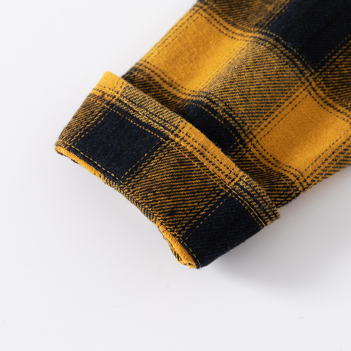 キッズファッション 男の子用チェック柄長袖シャツ