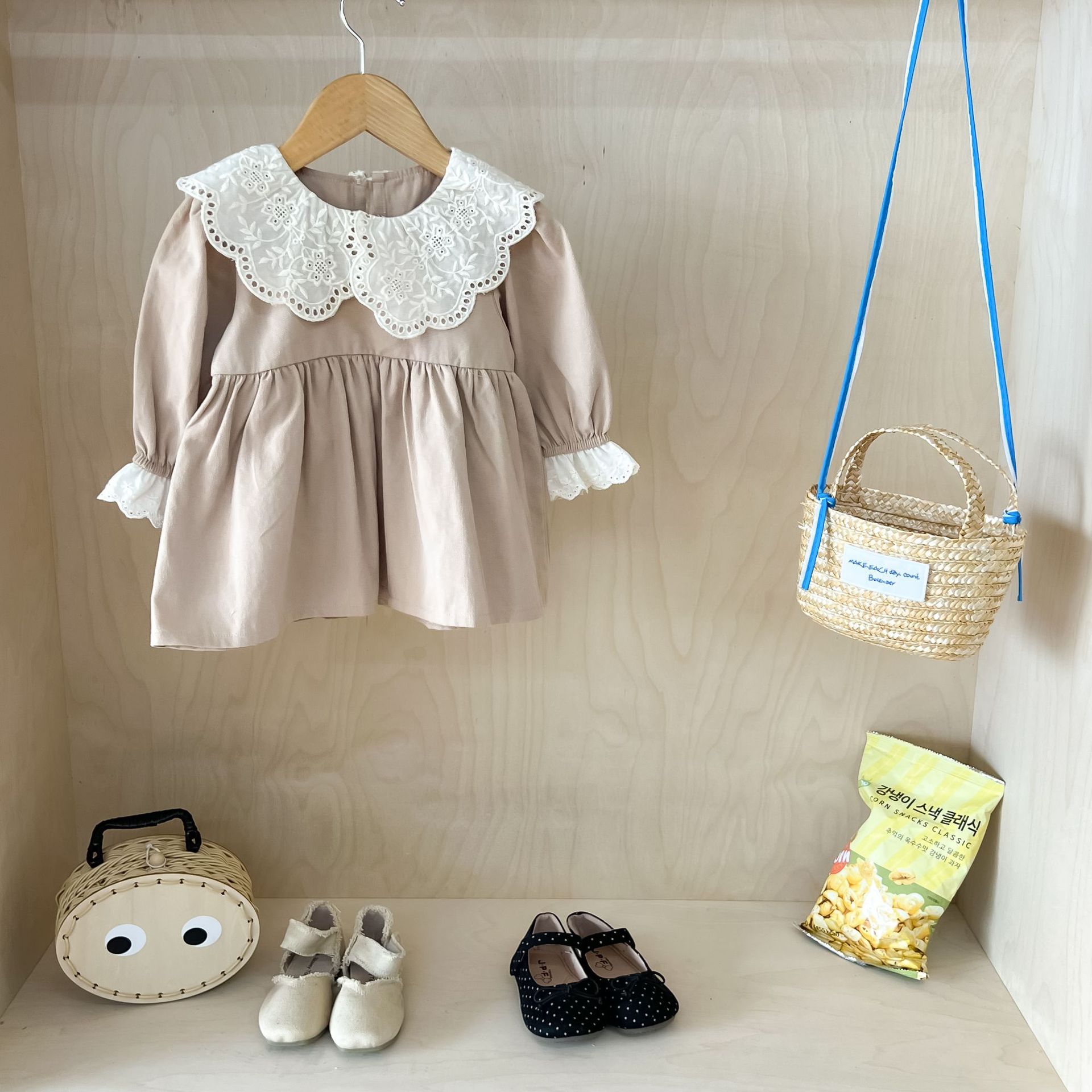 キッズファッション 花びら襟レース付きふんわり袖ワンピース