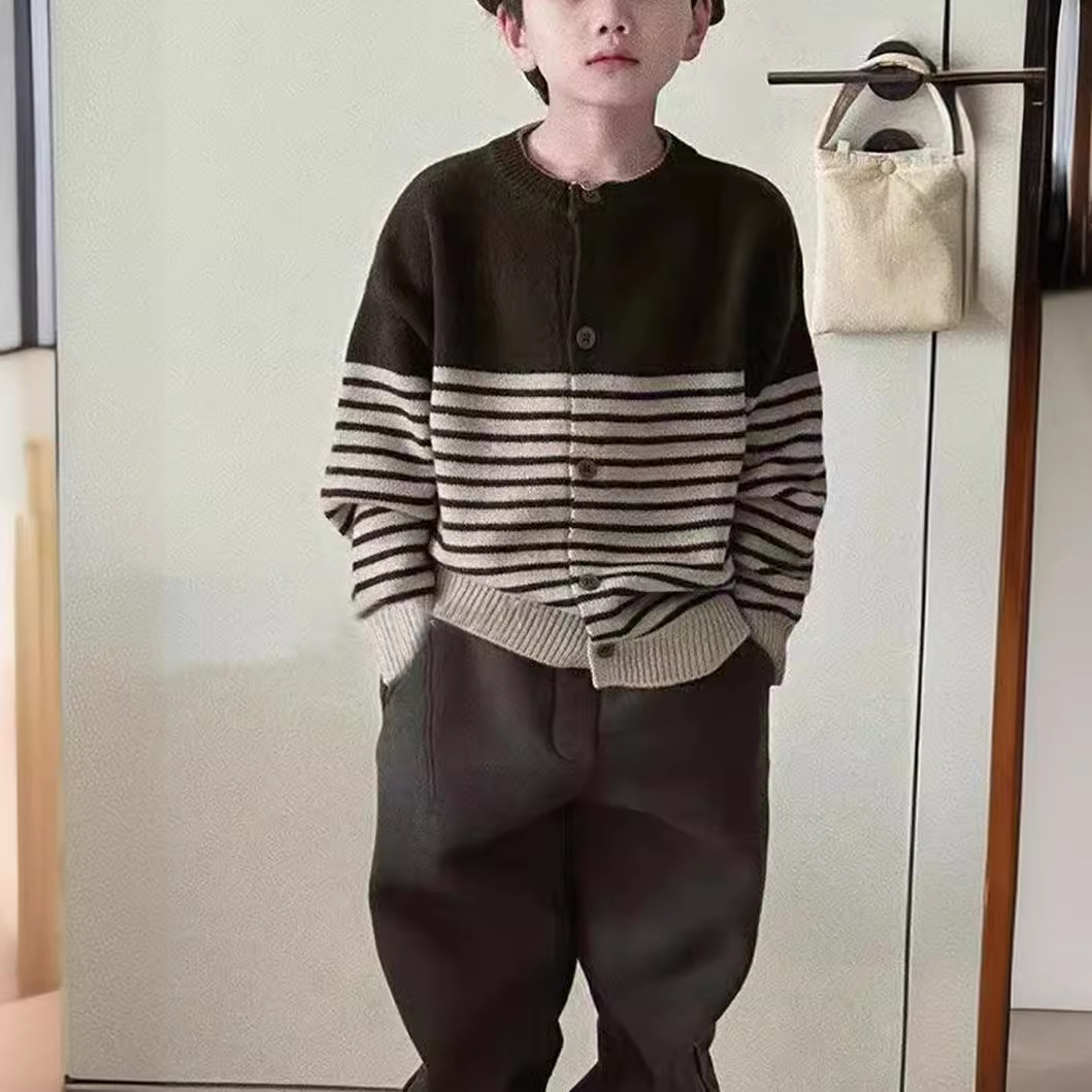 キッズファッション ボーダー切替ボタン付き丸首ニットカーディガン