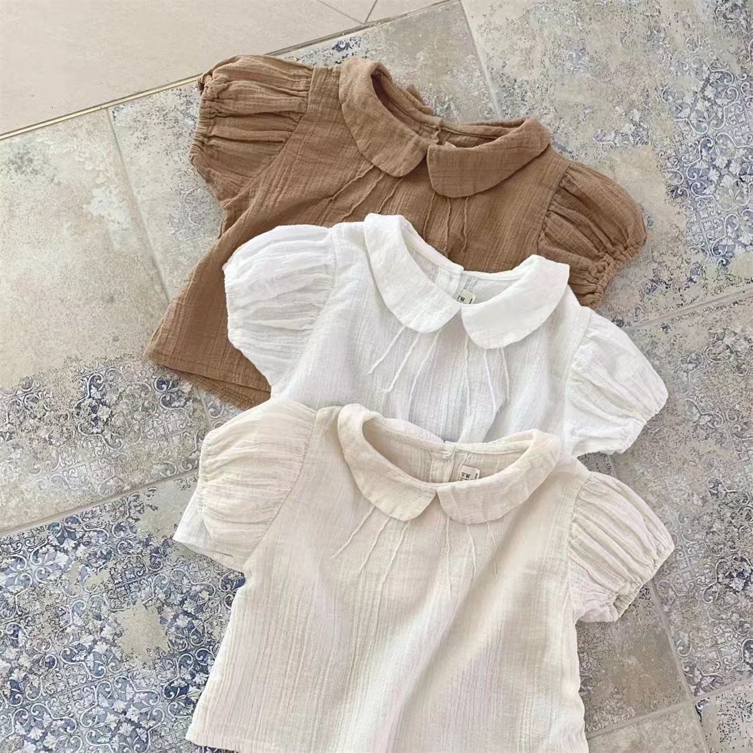 キッズファッション 女の子用丸襟パフスリーブ半袖シャツ