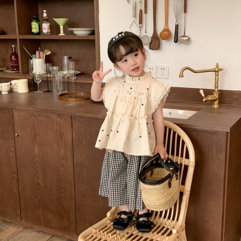https://fulmo-img-server.com/everyday-kids-outfits/7d2ebb99-d438-4568-870c-09a6e307a2b2.jpg