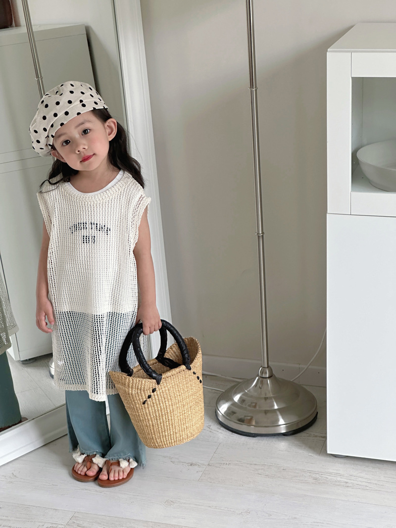 https://fulmo-img-server.com/everyday-kids-outfits/80a06f8e-b66c-44b6-9a36-4226b4f64406.jpg