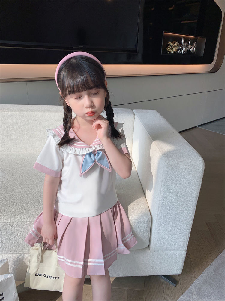 https://fulmo-img-server.com/everyday-kids-outfits/8363812c-745a-4df4-8339-53bd7b4db12c.jpg
