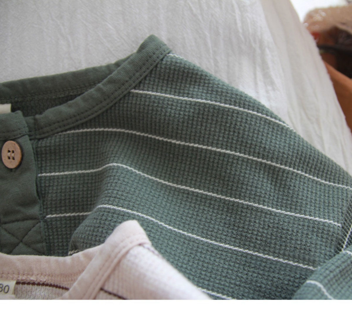 キッズファッション ナチュラル細ボーダー長袖ヘンリーネックティーシャツ