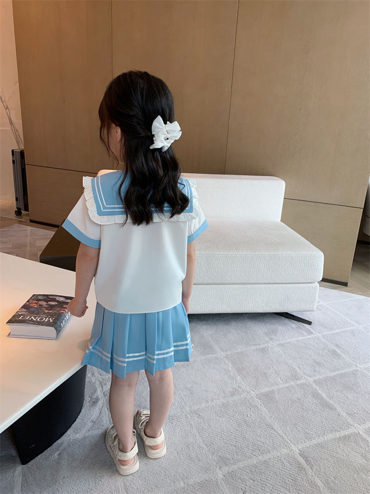 https://fulmo-img-server.com/everyday-kids-outfits/84e2b31d-1743-4e70-bc28-98dd27464ff4.jpg