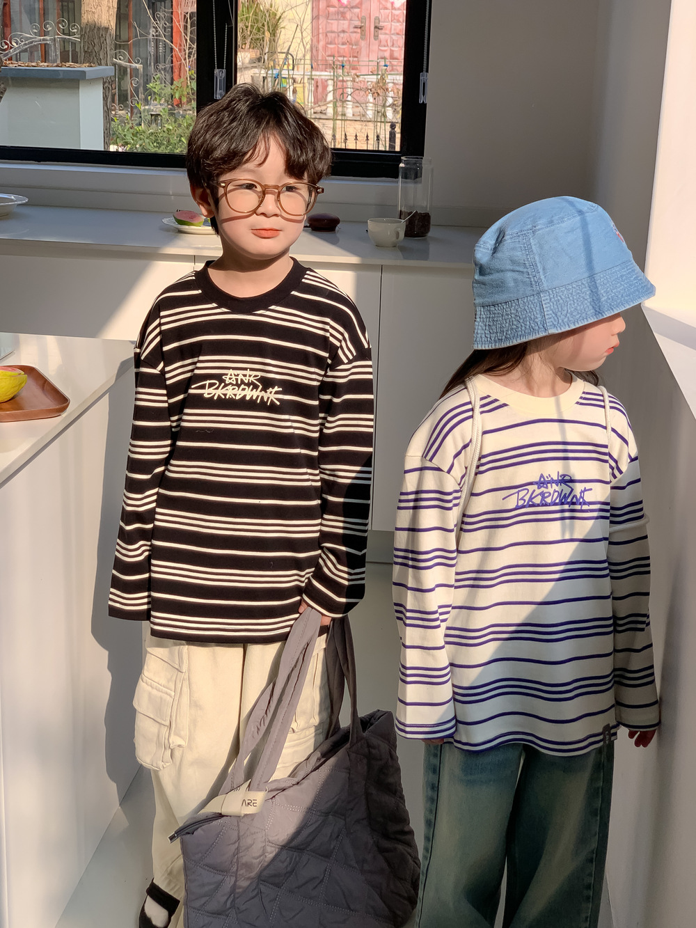 キッズファッション 男の子女の子兼用ボーダー柄長袖Tシャツ90-150センチ韓国風