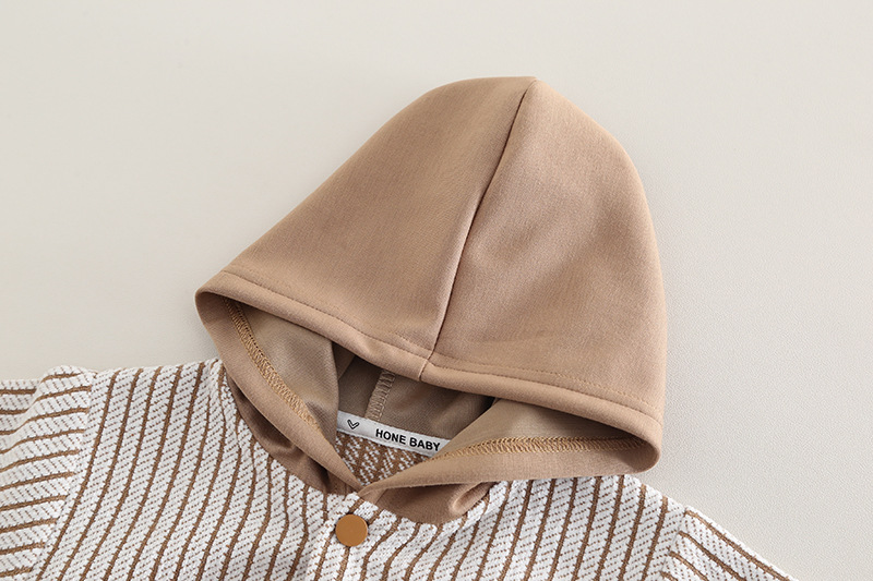 キッズファッション 縦縞模様のフード付きカーディガン風トレーナー