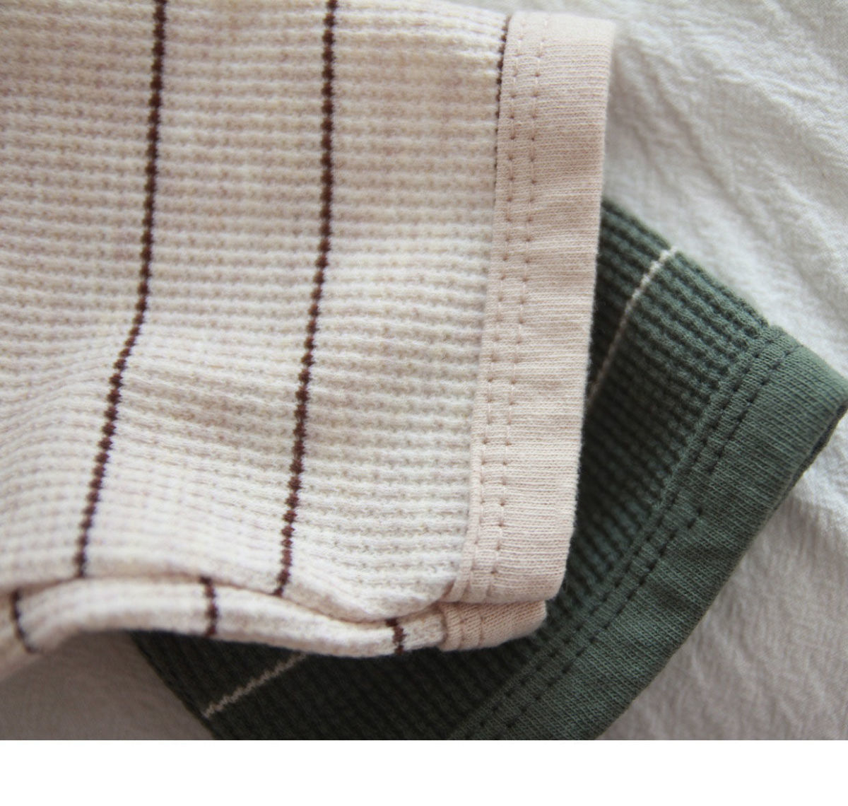 キッズファッション ナチュラル細ボーダー長袖ヘンリーネックティーシャツ