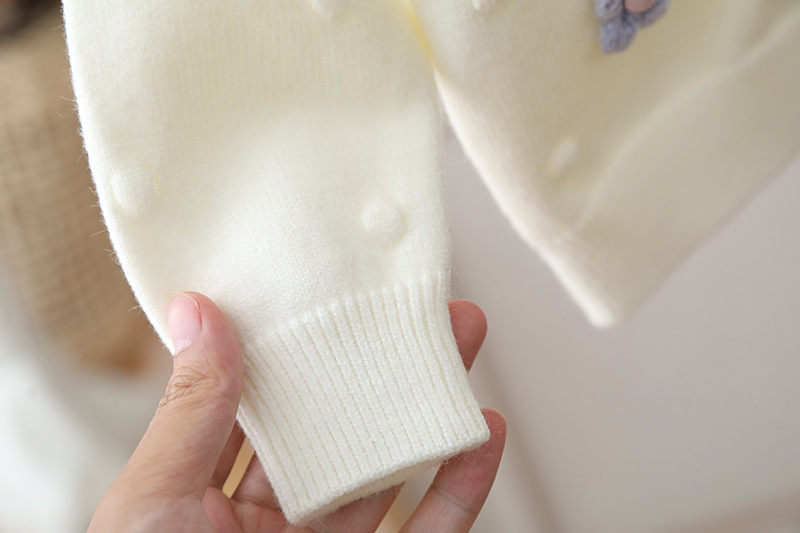 キッズファッション お花とドット刺繍の可愛らしいカーディガン