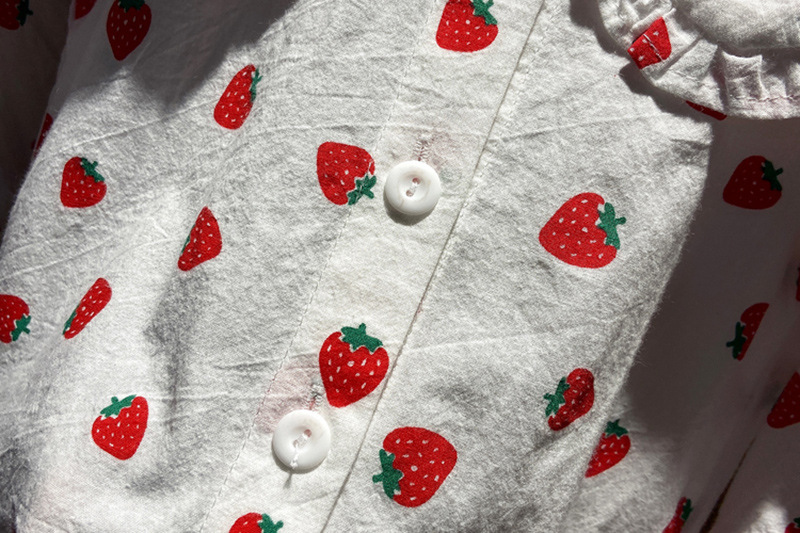 キッズファッション いちご柄フリル襟長袖シャツ