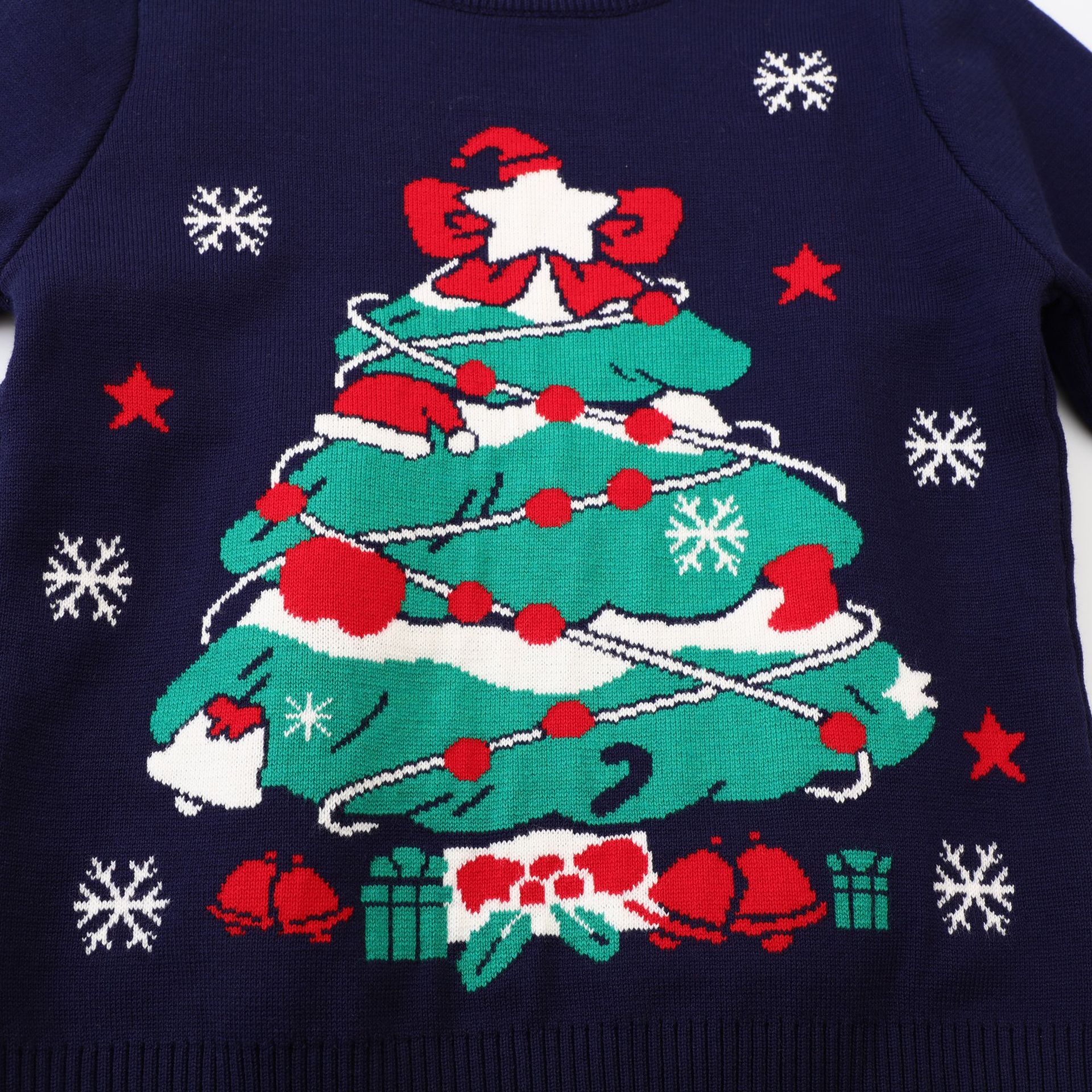 キッズファッション 聖夜樹と雪結晶刺繍の温かセーター