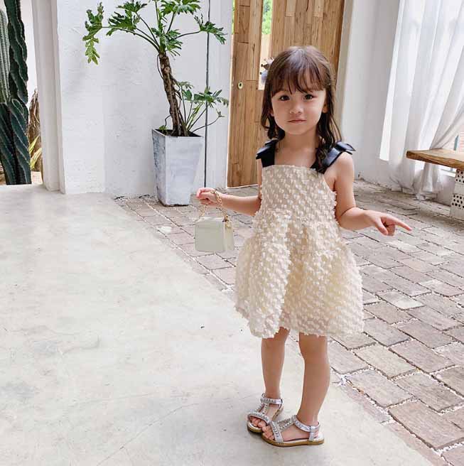 https://fulmo-img-server.com/everyday-kids-outfits/93b43839-7b03-401d-91ff-582d73d8a76c.jpg