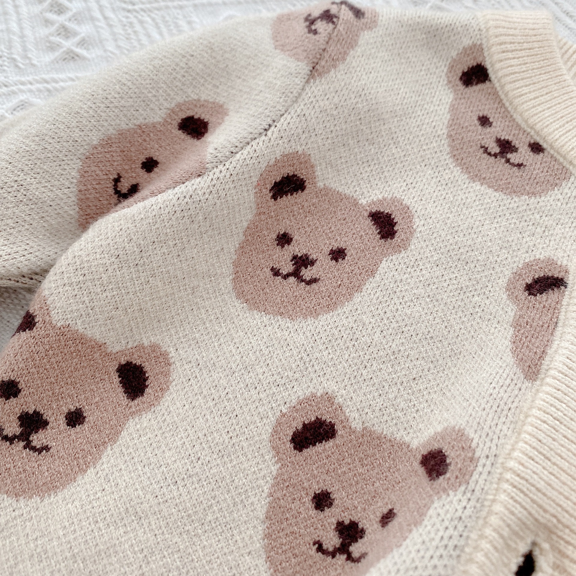 キッズファッション 愛らしいくま顔総柄カーディガン