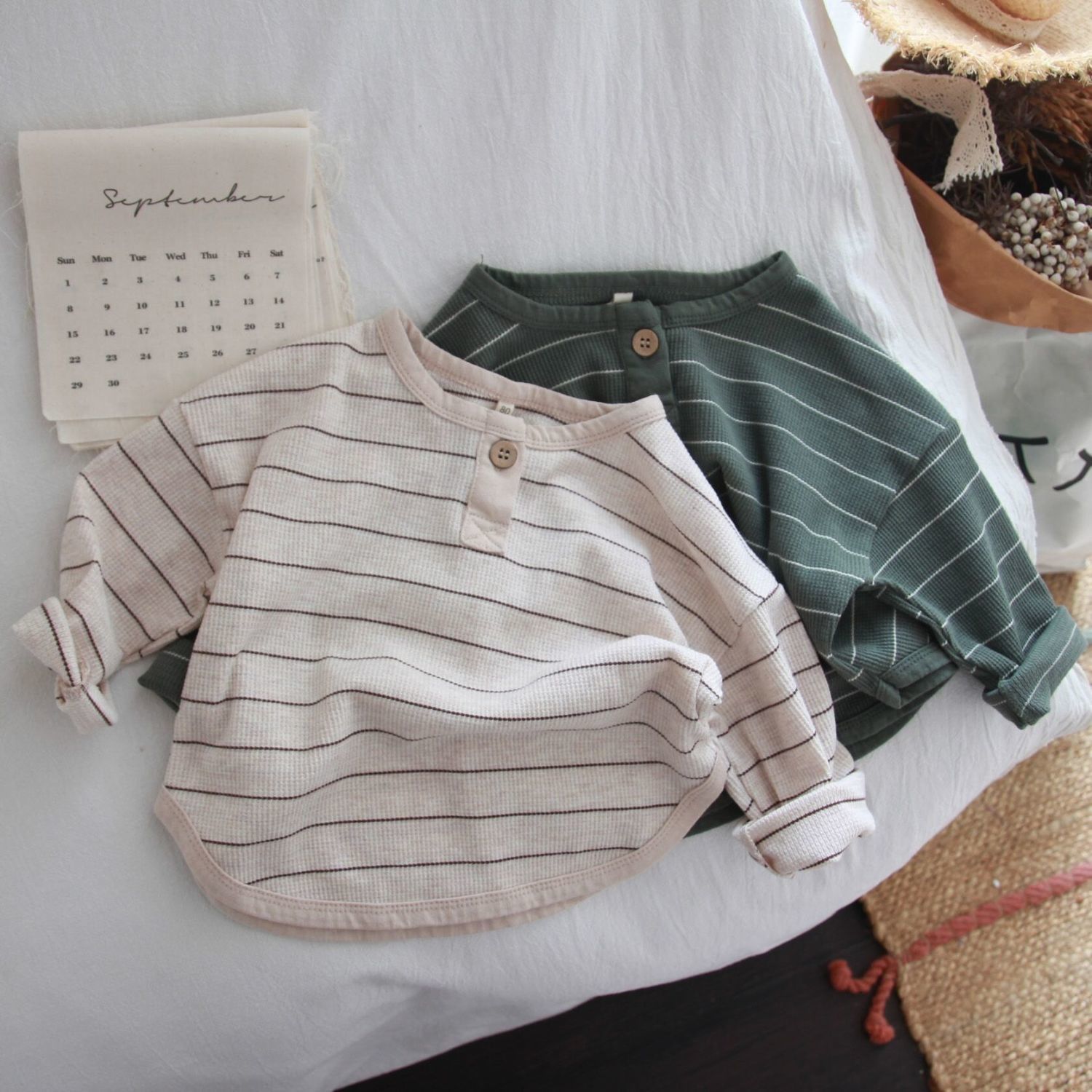 キッズファッション ナチュラル細ボーダー長袖ヘンリーネックティーシャツ