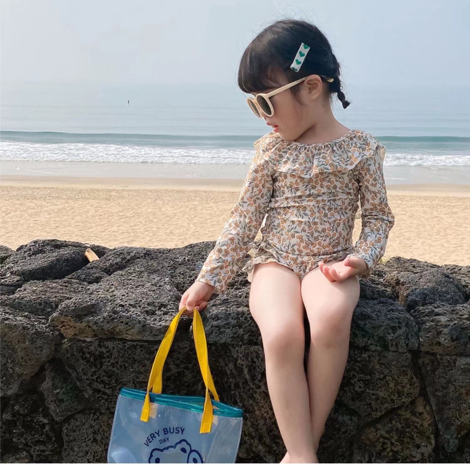 キッズファッション 花柄長袖ラッシュガード帽子付き水着セット
