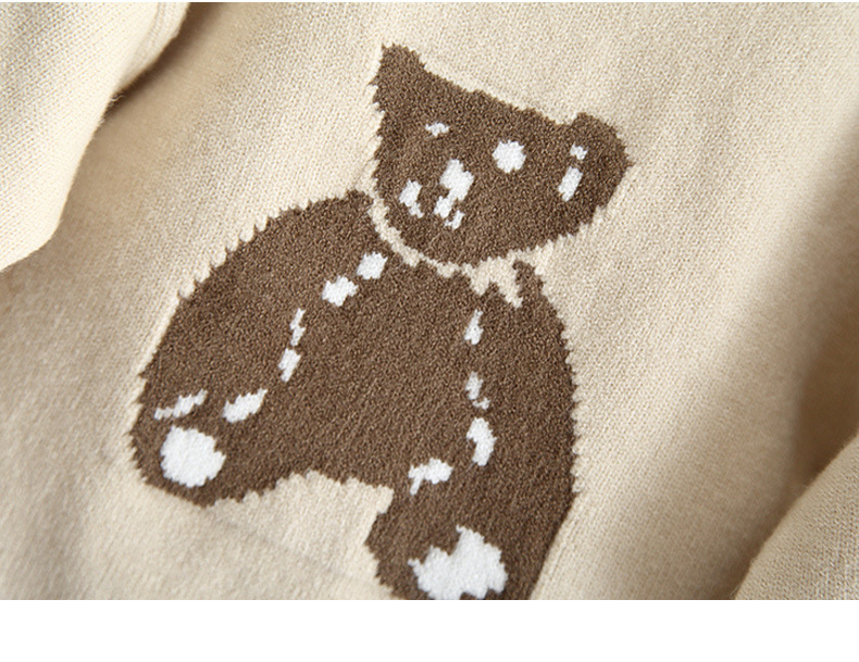 キッズファッション くまさん刺繍の可愛らしい丸襟カーディガン
