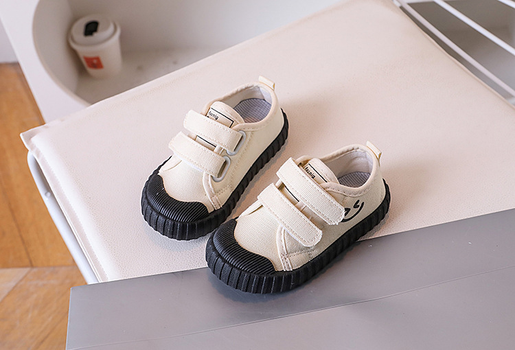https://fulmo-img-server.com/everyday-kids-outfits/9657e9b2-37f9-4958-a274-b10811e06cc2.jpg